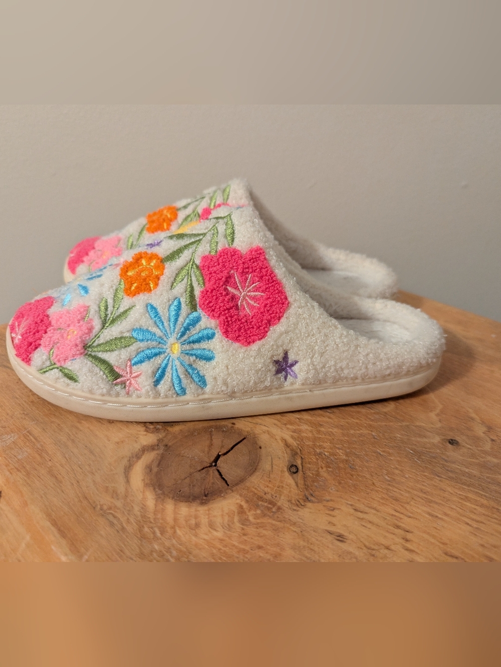 Living Royal Floral Bloom Slippers - M/L - Picture 6 of 9